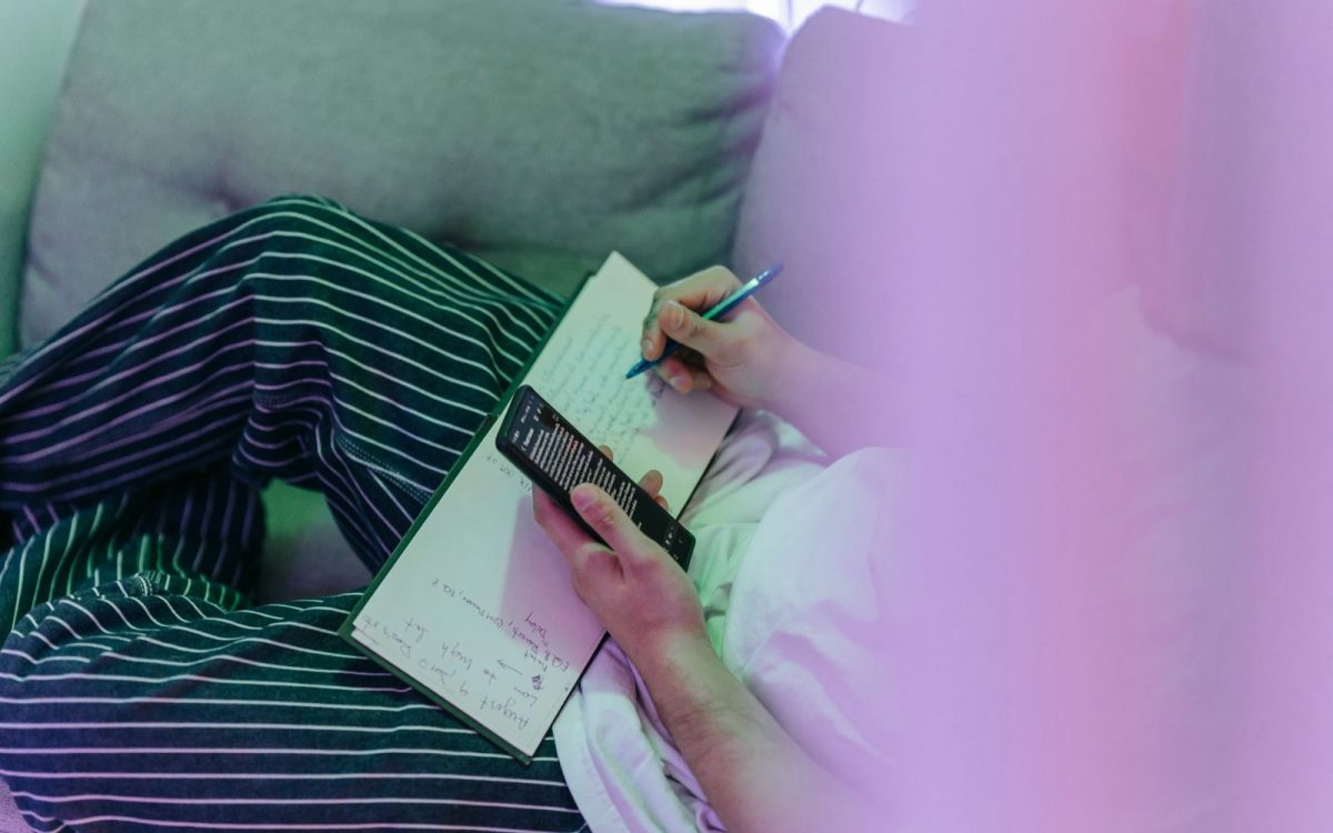 Apprendre une langue en ligne : la méthode qui tient dans la durée