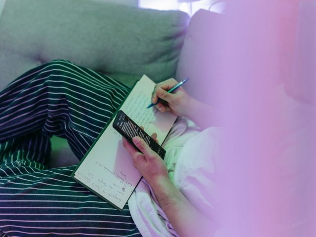 Apprendre une langue en ligne : la méthode qui tient dans la durée